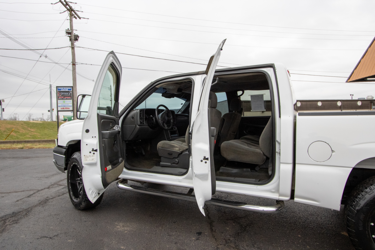 Chevrolet Silverado 1500 Crew Cab 143.5" WB LS 2005