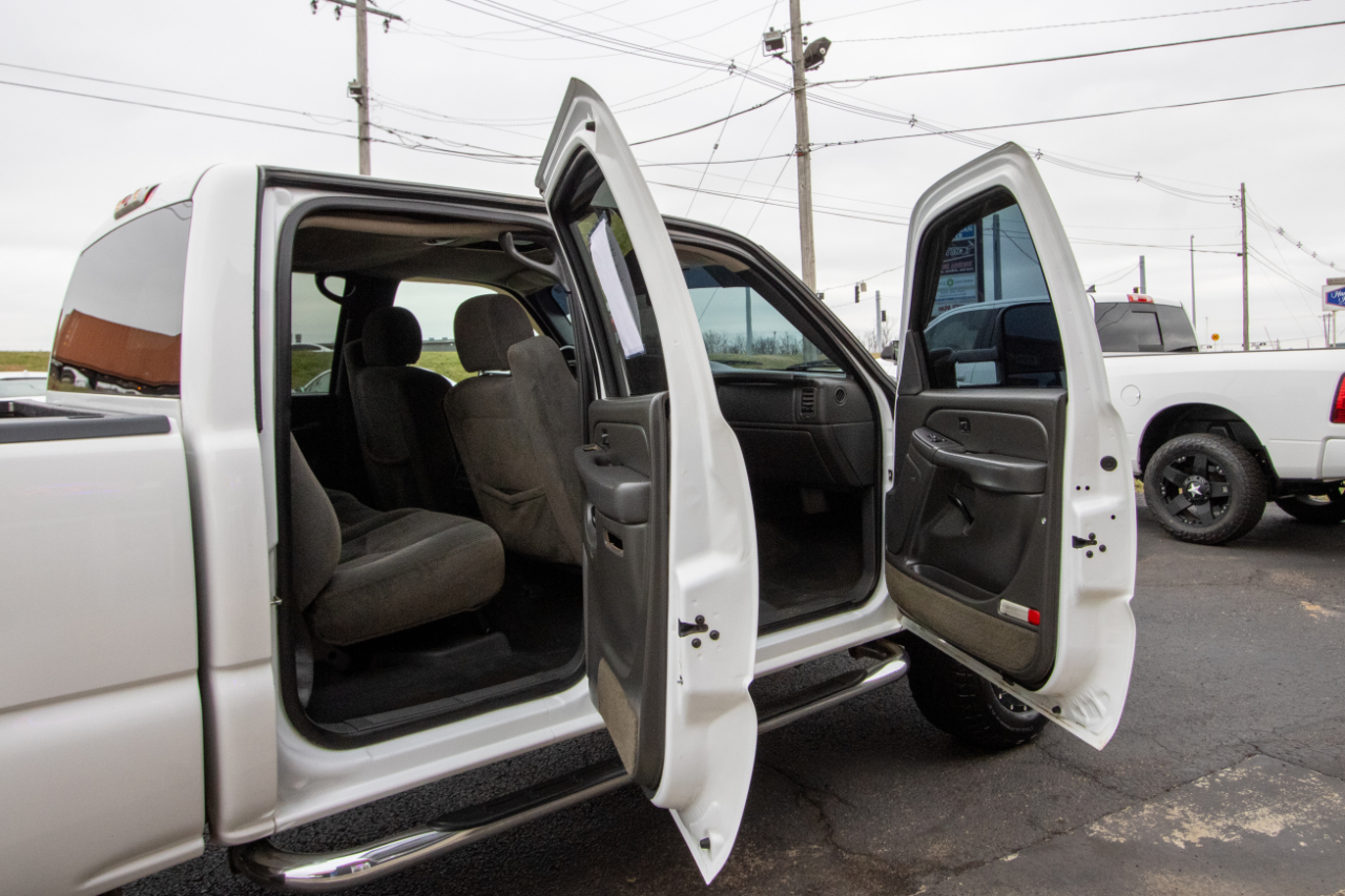 Chevrolet Silverado 1500 Crew Cab 143.5" WB LS 2005