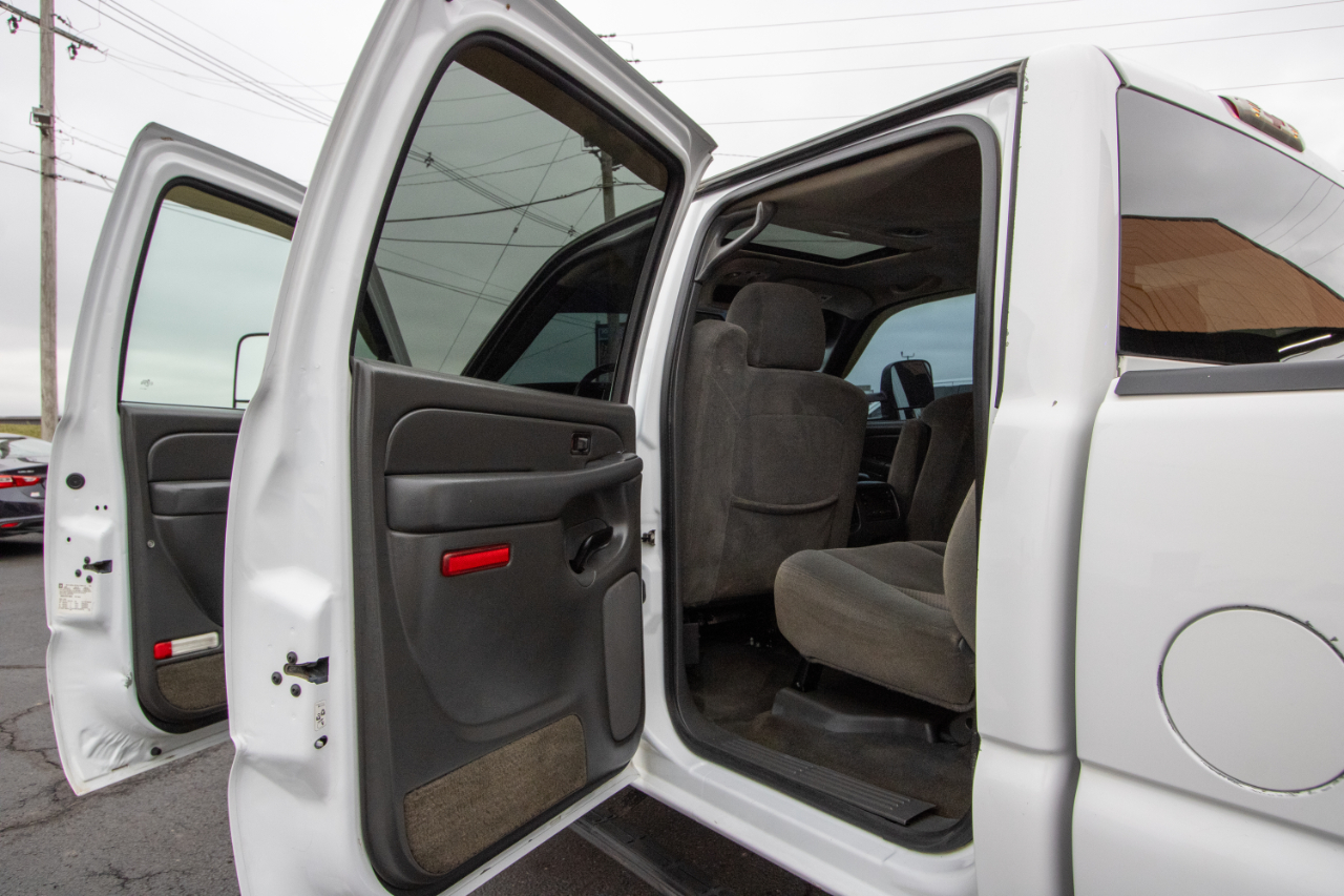 Chevrolet Silverado 1500 Crew Cab 143.5" WB LS 2005