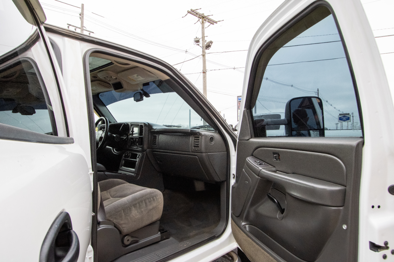 Chevrolet Silverado 1500 Crew Cab 143.5" WB LS 2005