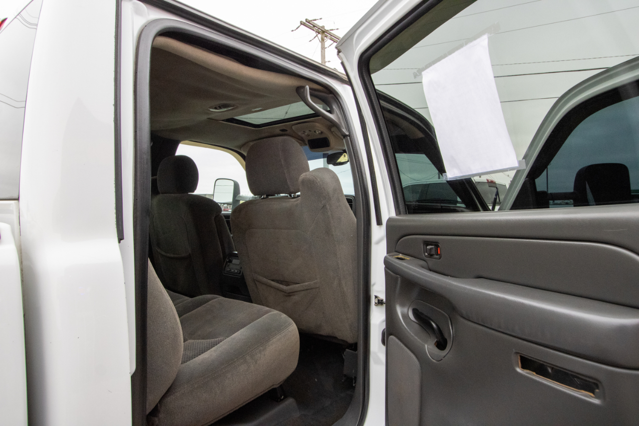 Chevrolet Silverado 1500 Crew Cab 143.5" WB LS 2005