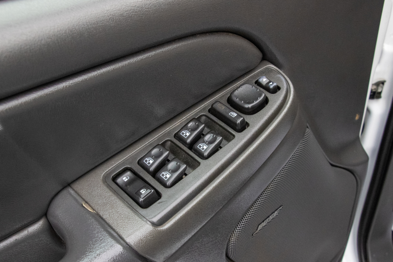 Chevrolet Silverado 1500 Crew Cab 143.5" WB LS 2005