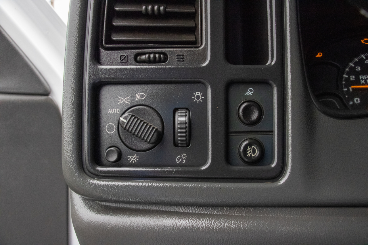 Chevrolet Silverado 1500 Crew Cab 143.5" WB LS 2005