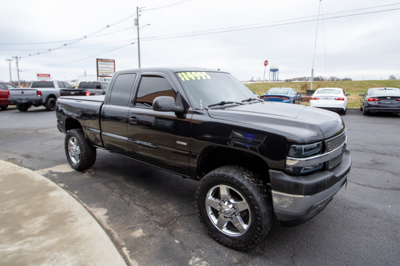 Chevrolet Silverado 2500HD Ext Cab 143.5" WB 4WD LT 2002