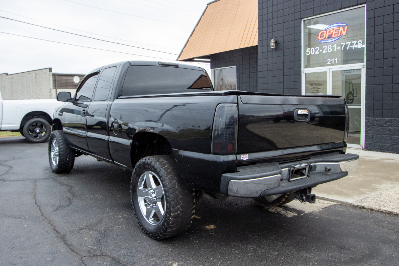 Chevrolet Silverado 2500HD Ext Cab 143.5" WB 4WD LT 2002