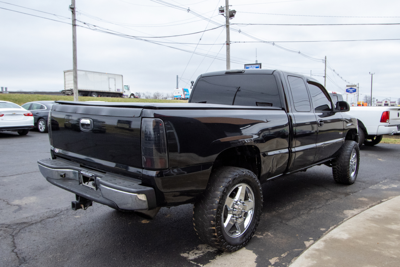 Chevrolet Silverado 2500HD Ext Cab 143.5" WB 4WD LT 2002