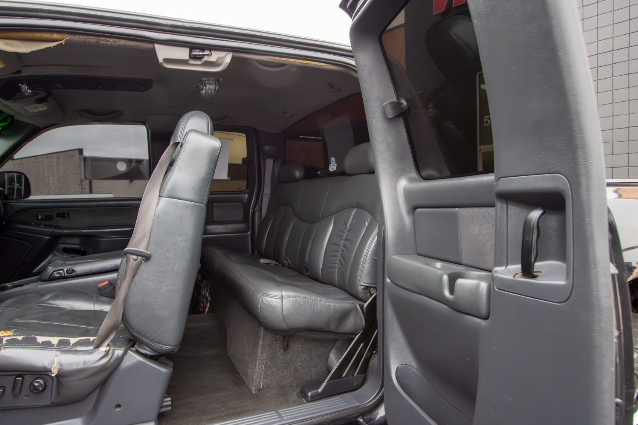 Chevrolet Silverado 2500HD Ext Cab 143.5" WB 4WD LT 2002