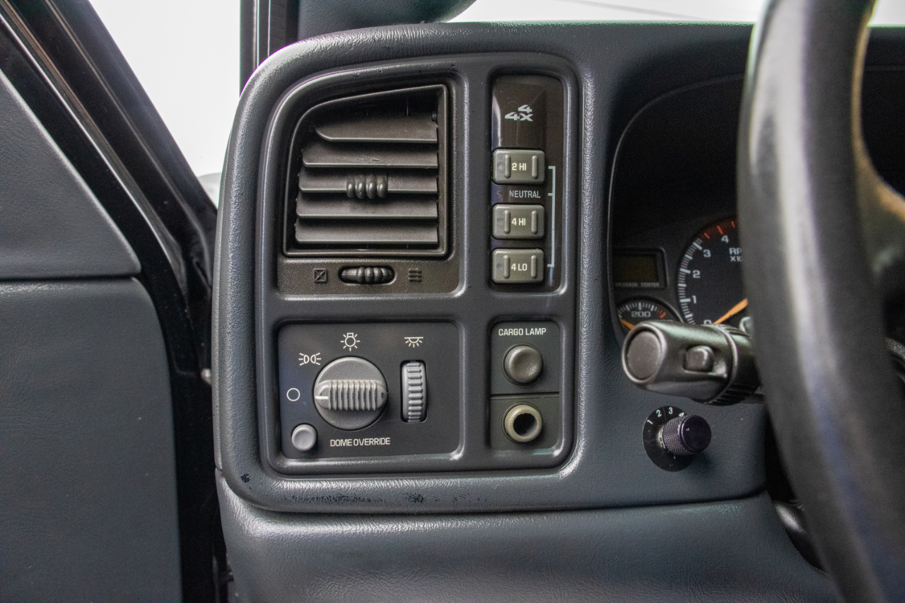 Chevrolet Silverado 2500HD Ext Cab 143.5" WB 4WD LT 2002