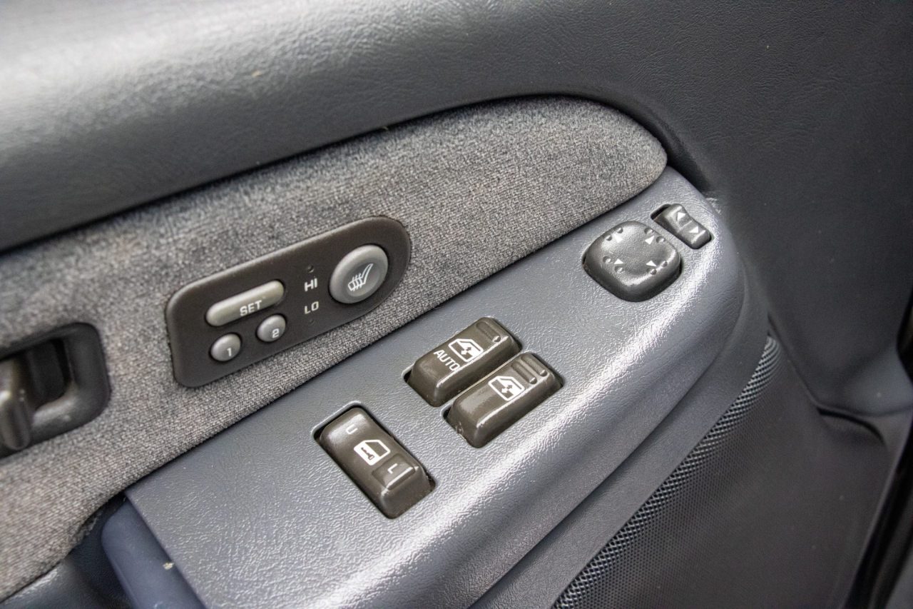 Chevrolet Silverado 2500HD Ext Cab 143.5" WB 4WD LT 2002