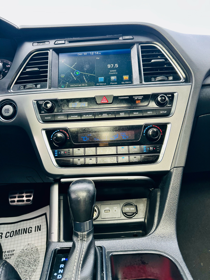 Hyundai Sonata 4dr Sdn 2.0T Limited w/Gray Accents 2015