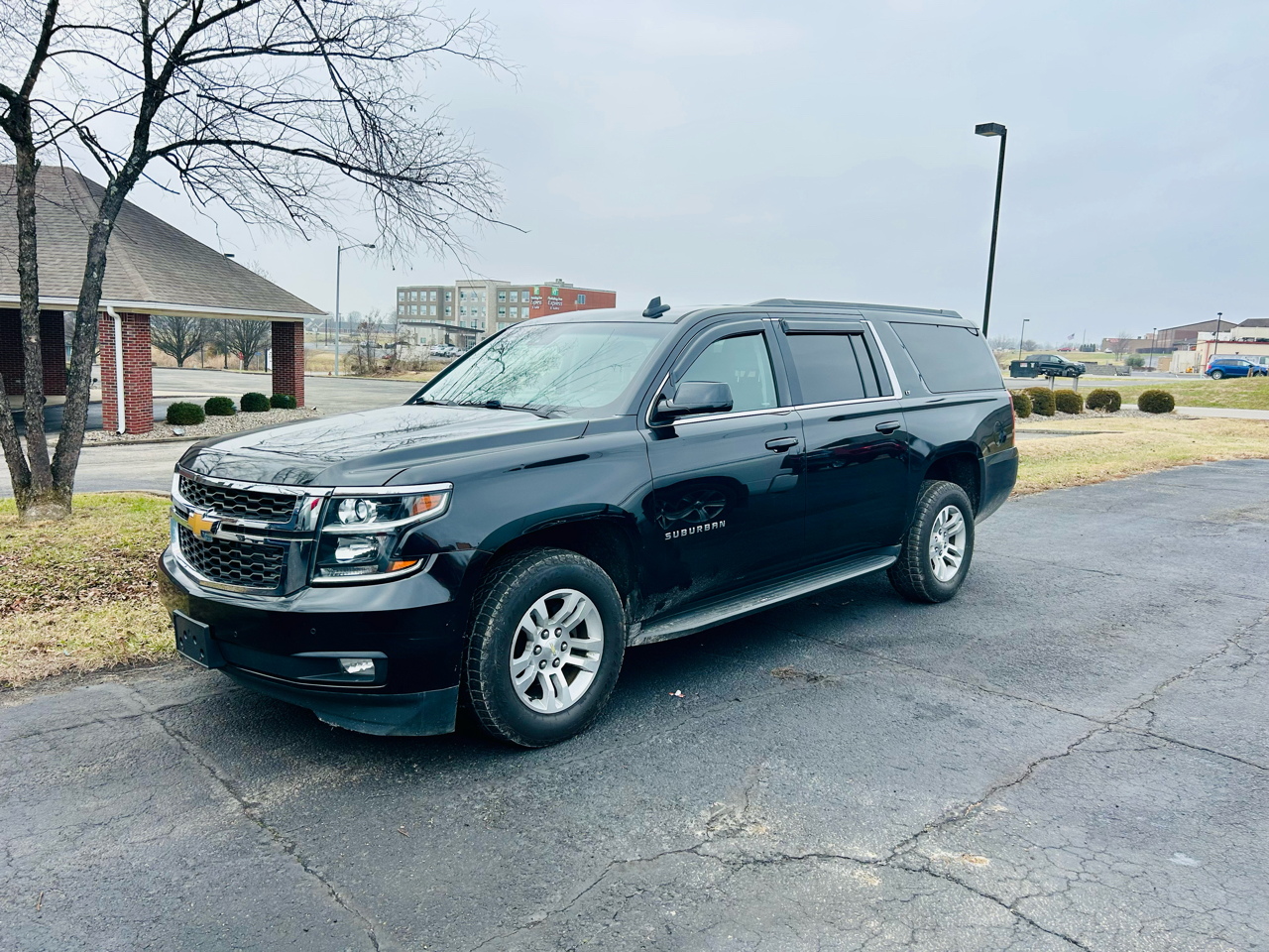 2016 Chevrolet Suburban LT's photo