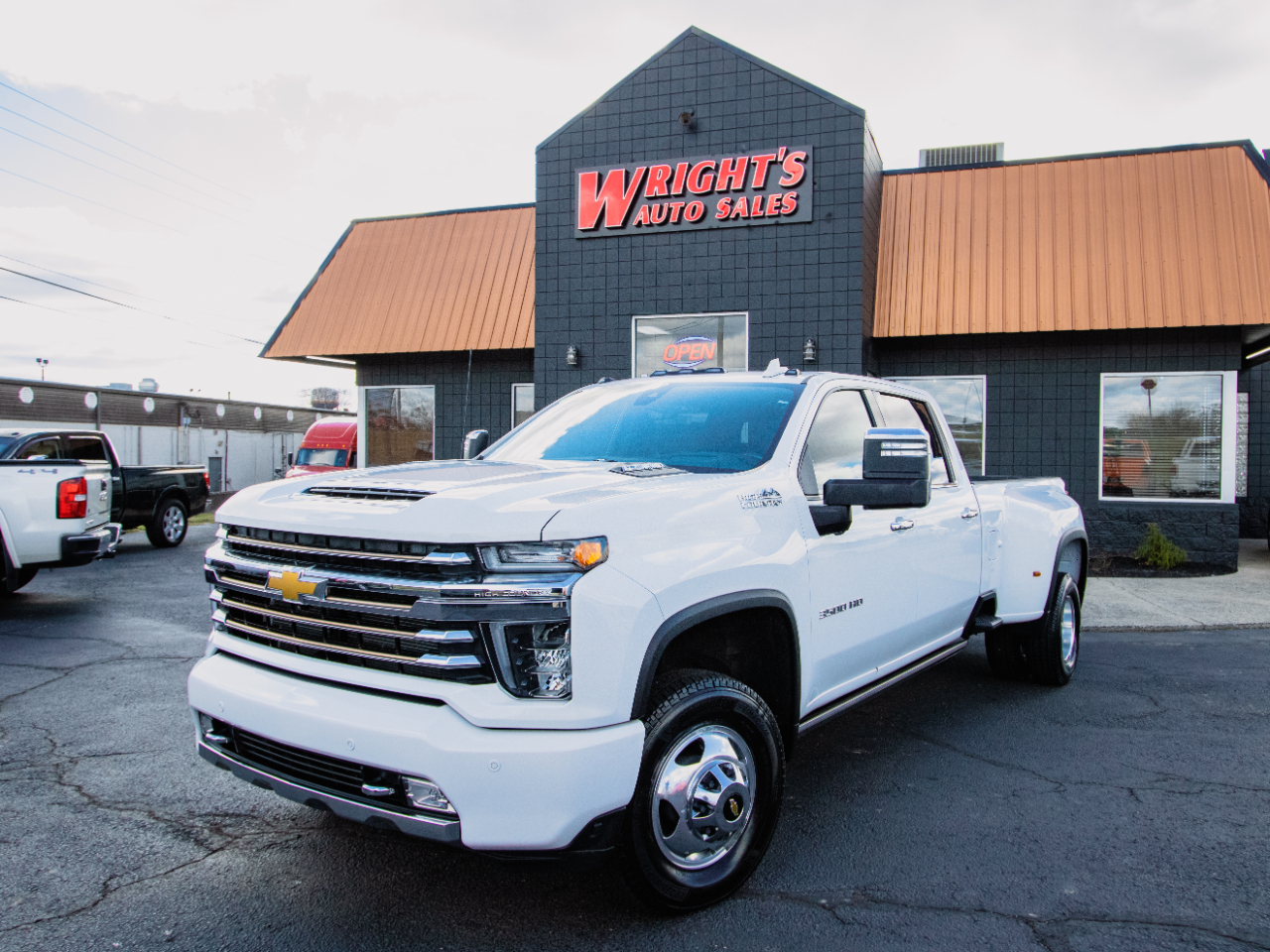 2023 Chevrolet Silverado 3500HD 4WD Crew Cab 172" High Country