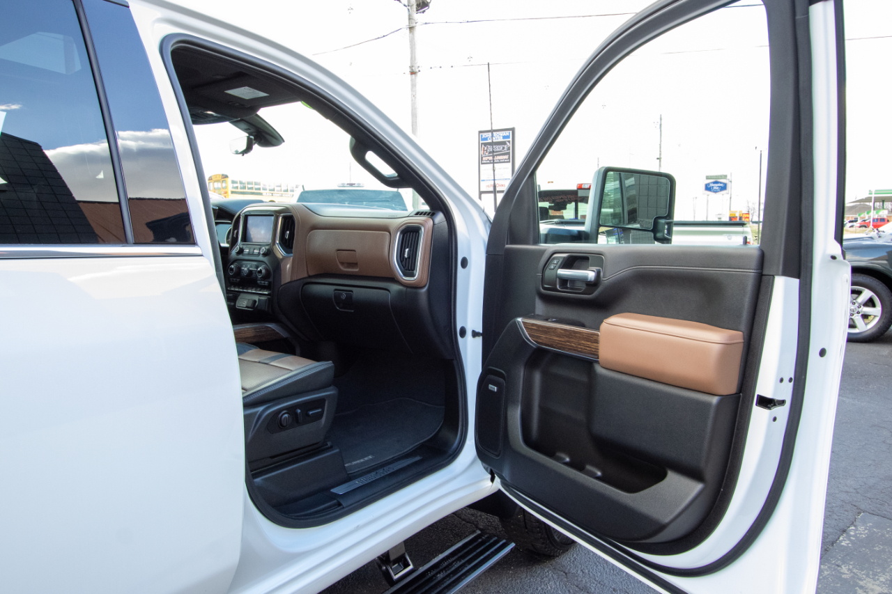 Chevrolet Silverado 3500HD 4WD Crew Cab 172" High Country 2023