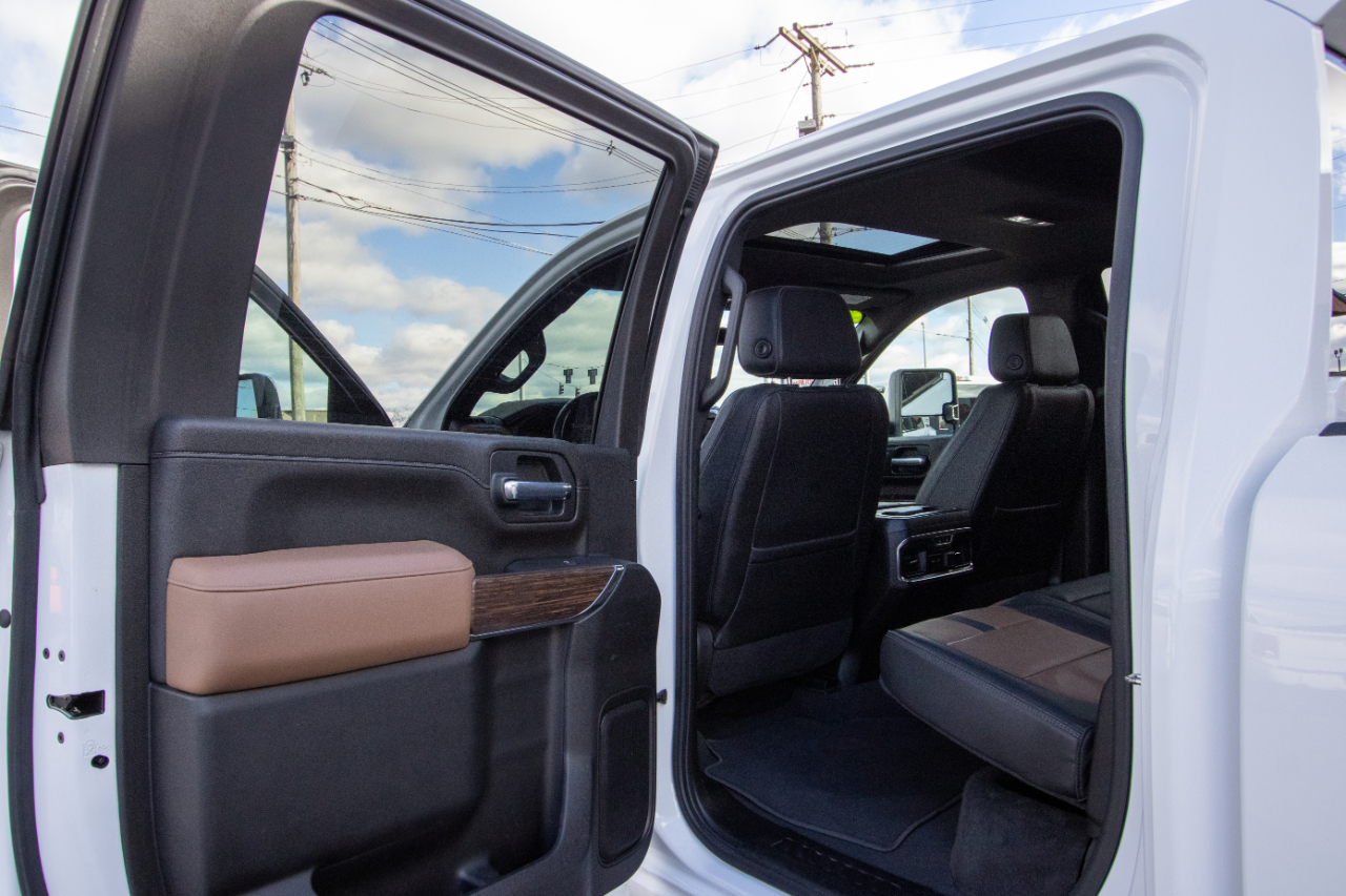 Chevrolet Silverado 3500HD 4WD Crew Cab 172" High Country 2023