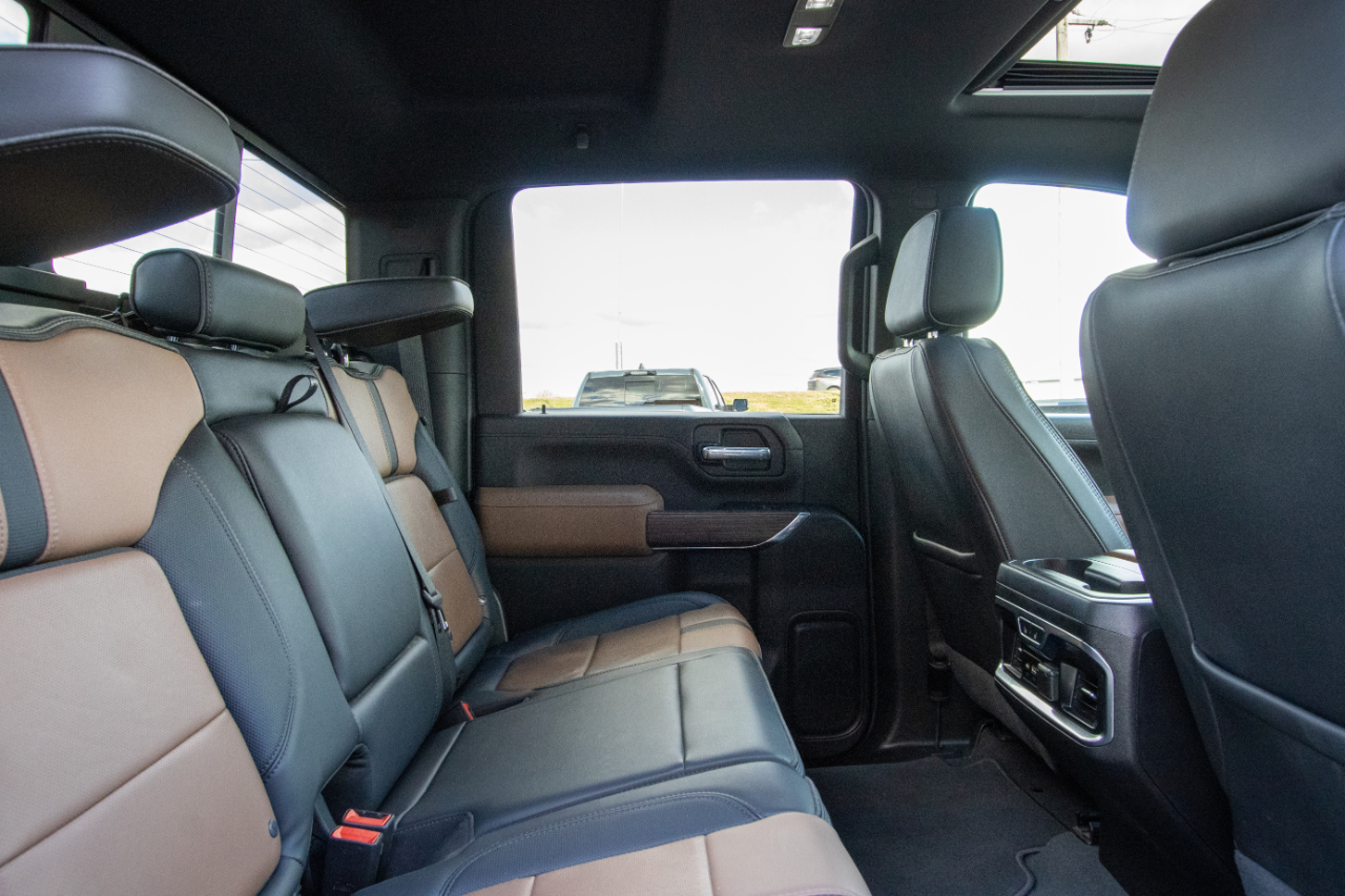 Chevrolet Silverado 3500HD 4WD Crew Cab 172" High Country 2023