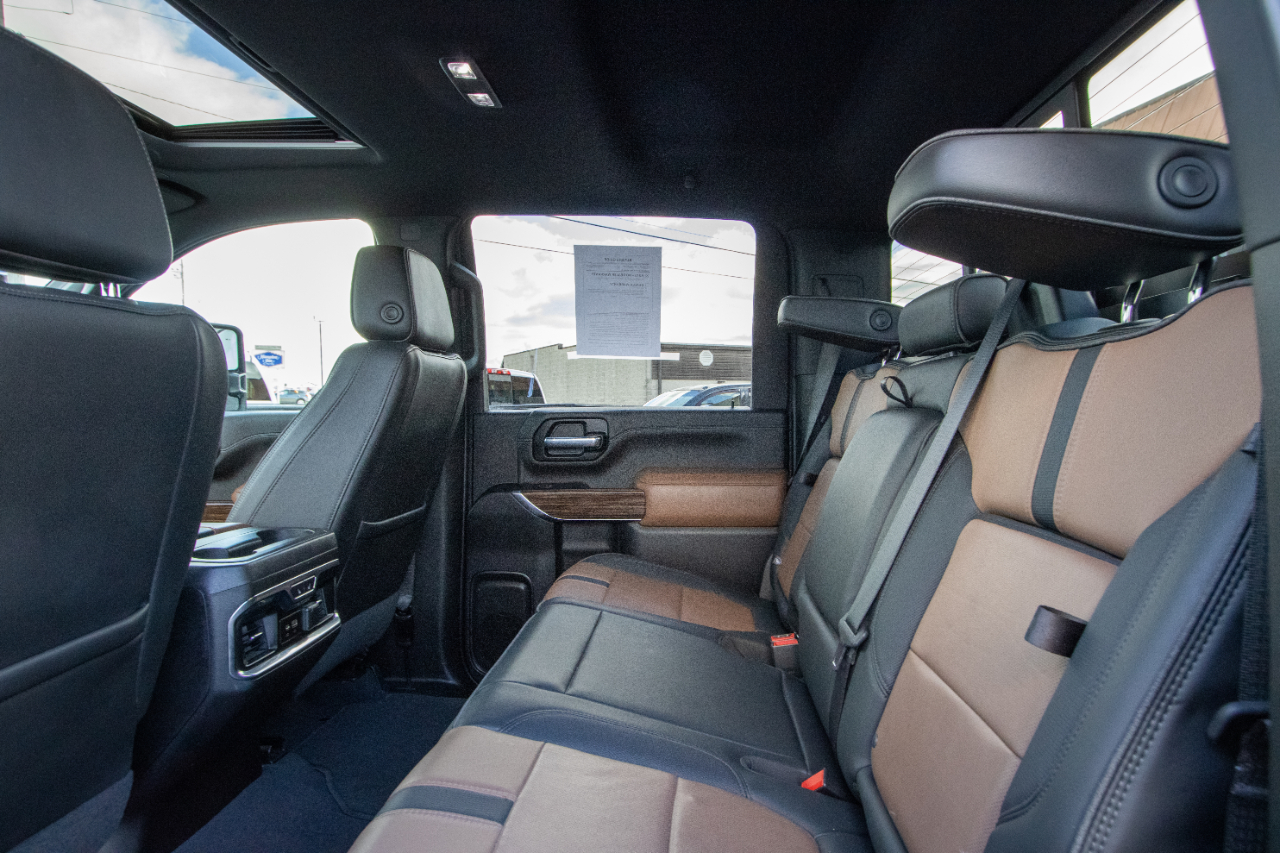 Chevrolet Silverado 3500HD 4WD Crew Cab 172" High Country 2023