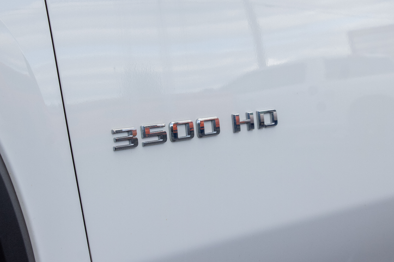 Chevrolet Silverado 3500HD 4WD Crew Cab 172" High Country 2023
