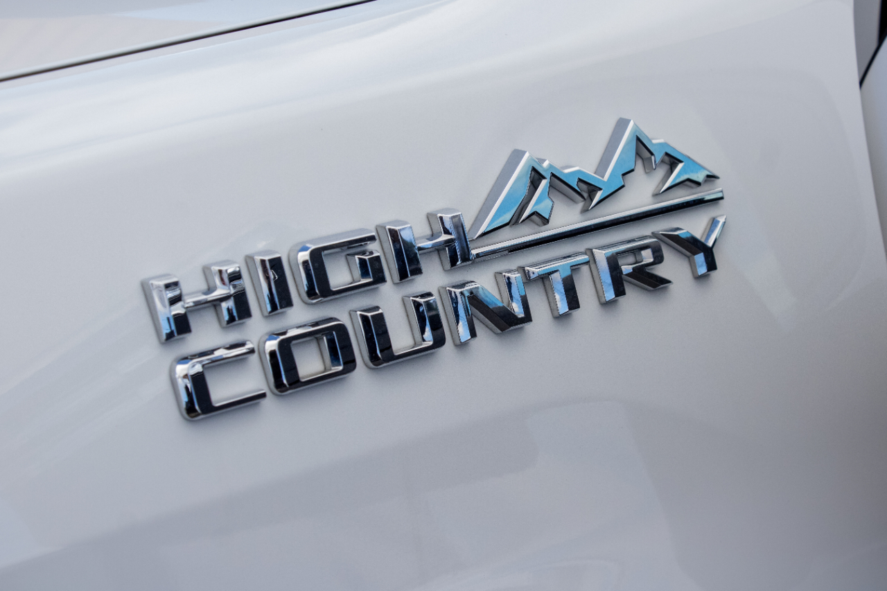 Chevrolet Silverado 3500HD 4WD Crew Cab 172" High Country 2023