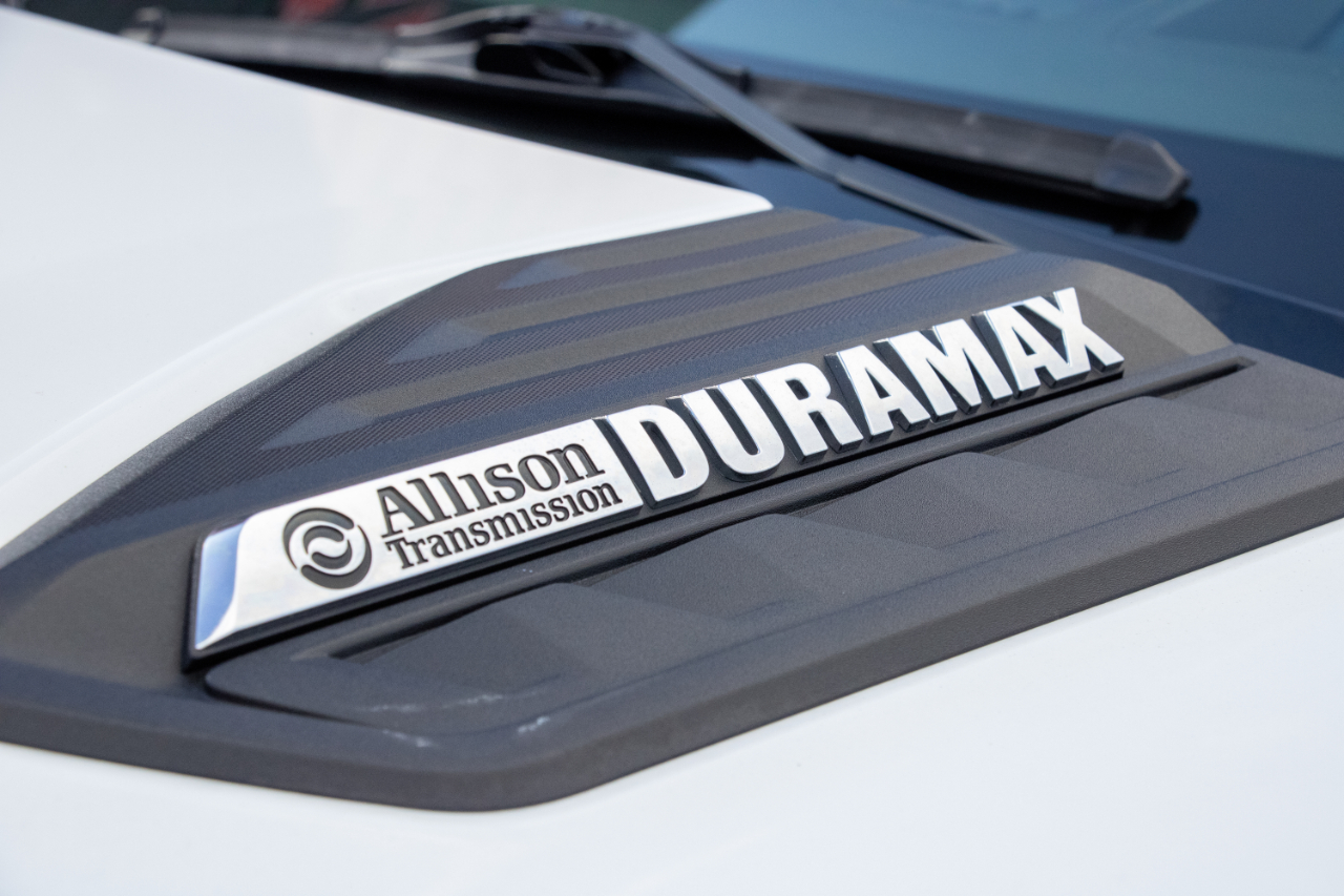 Chevrolet Silverado 3500HD 4WD Crew Cab 172" High Country 2023