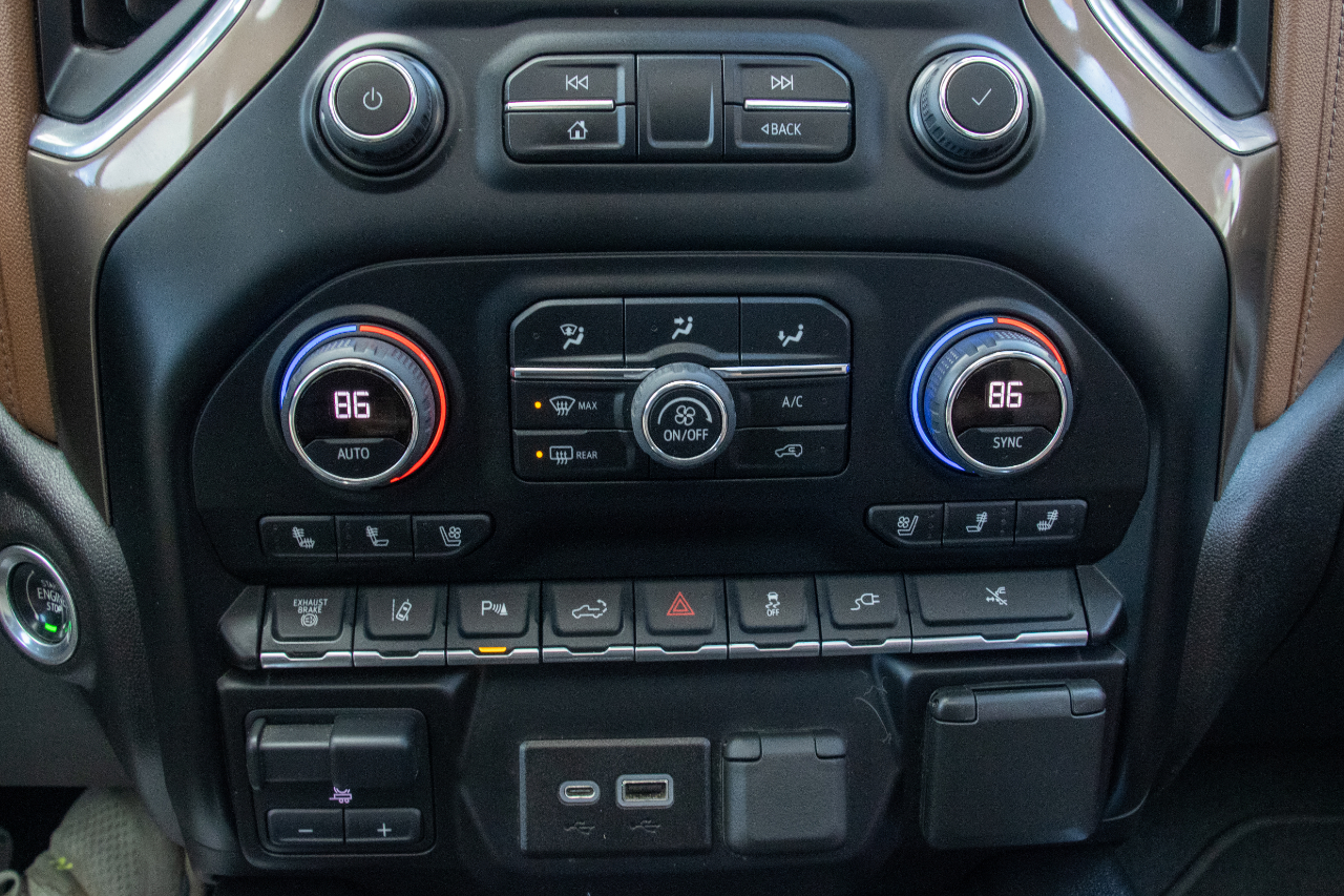 Chevrolet Silverado 3500HD 4WD Crew Cab 172" High Country 2023