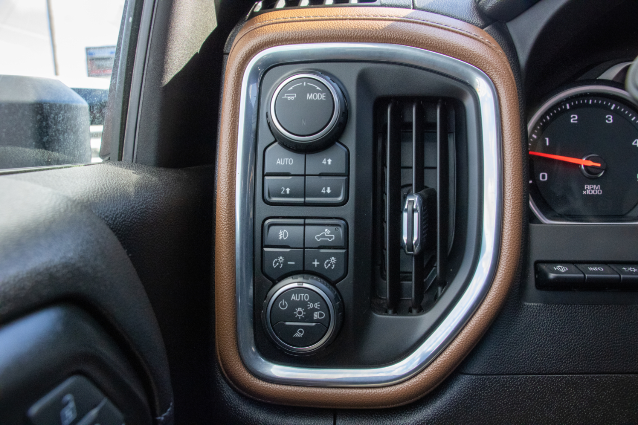 Chevrolet Silverado 3500HD 4WD Crew Cab 172" High Country 2023