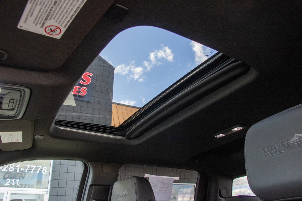 Chevrolet Silverado 3500HD 4WD Crew Cab 172" High Country 2023