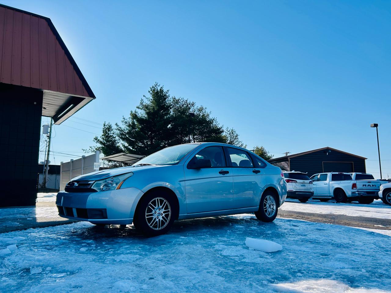 Ford Focus 4dr Sdn SE 2009