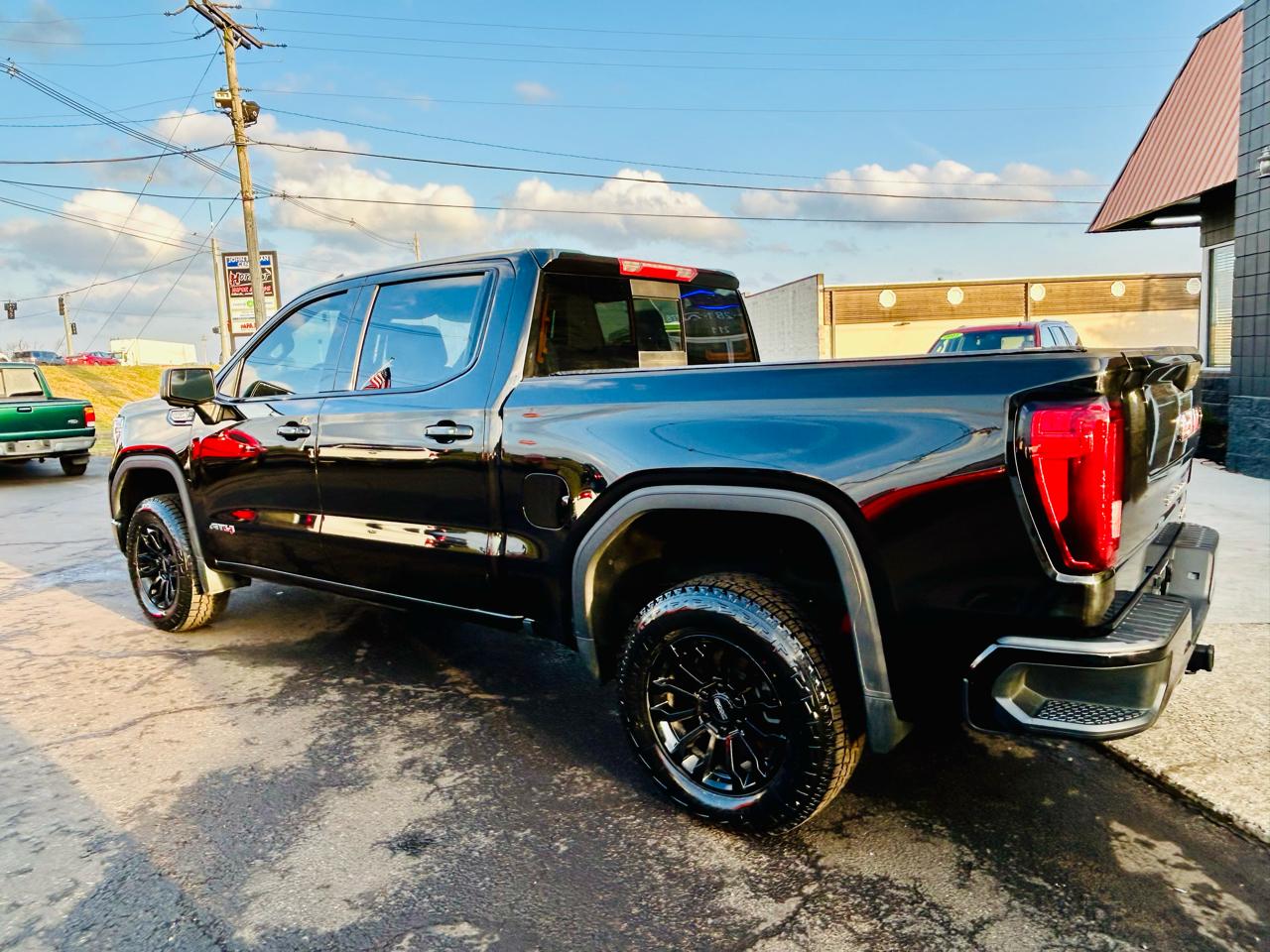GMC Sierra 1500 4WD Crew Cab 147" AT4 2021