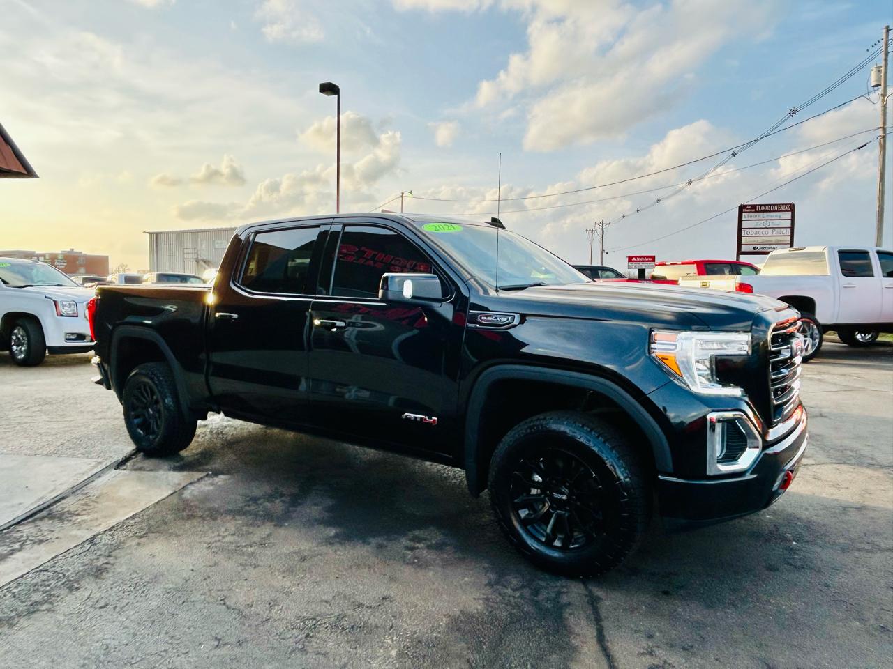 GMC Sierra 1500 4WD Crew Cab 147" AT4 2021