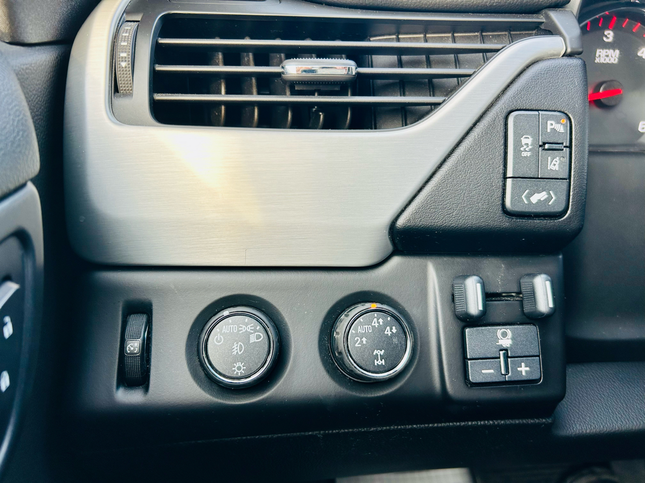 GMC Yukon 4WD 4dr SLT 2015