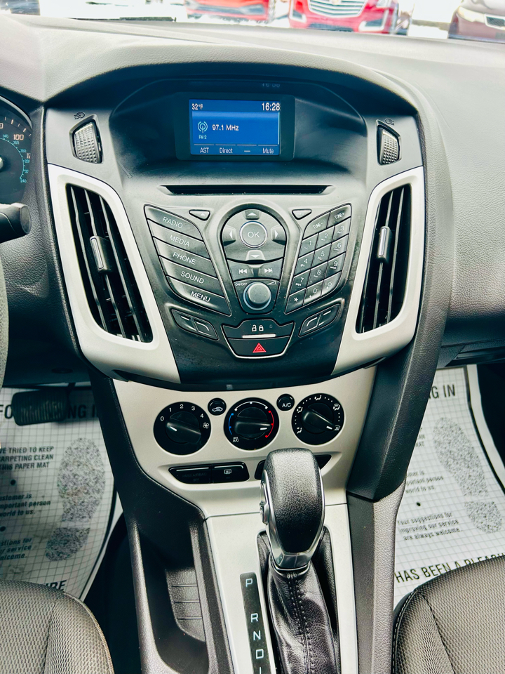 Ford Focus 4dr Sdn SE 2014