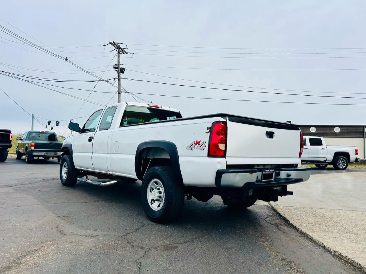 Chevrolet Silverado 3500 Ext Cab 157.5" WB 4WD SRW Wrk Trk 2006