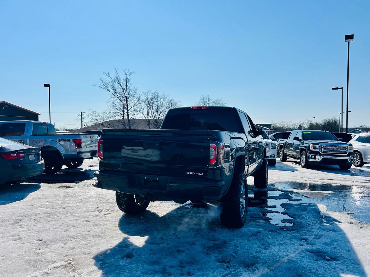 GMC Sierra 1500 4WD Crew Cab 143.5" Denali 2017