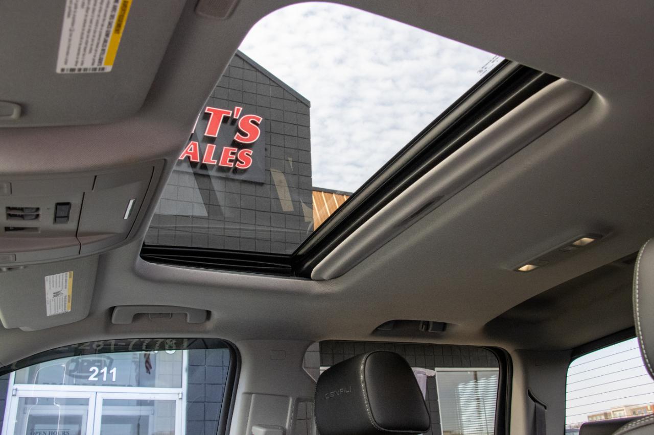 GMC Sierra 1500 4WD Crew Cab 143.5" Denali 2017