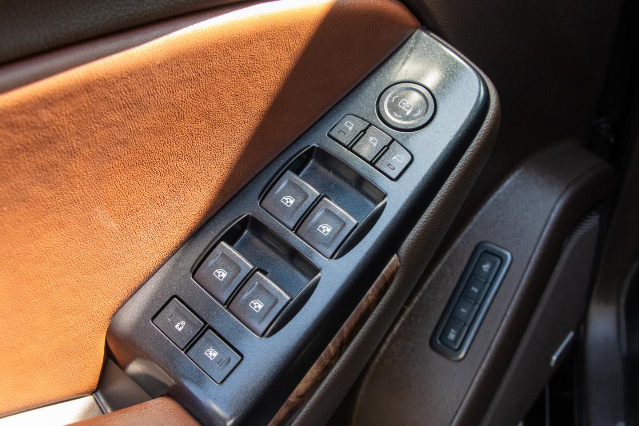 Chevrolet Suburban 4WD 4dr LTZ 2015