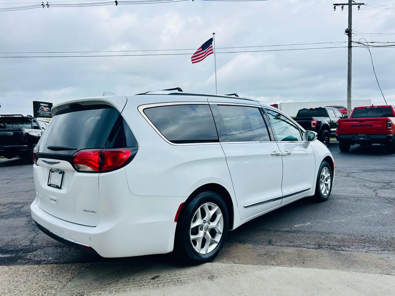 Chrysler Pacifica Limited FWD 2019