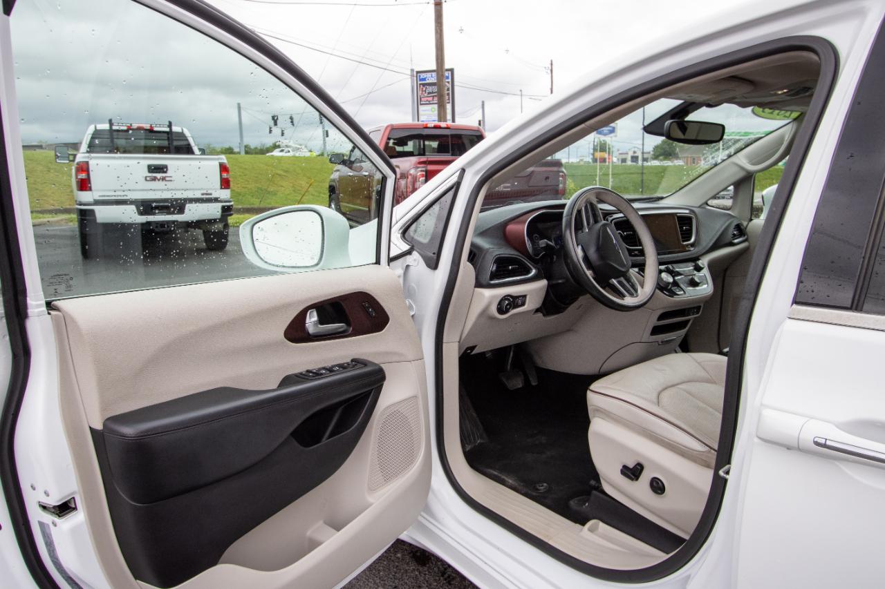 Chrysler Pacifica Limited FWD 2019