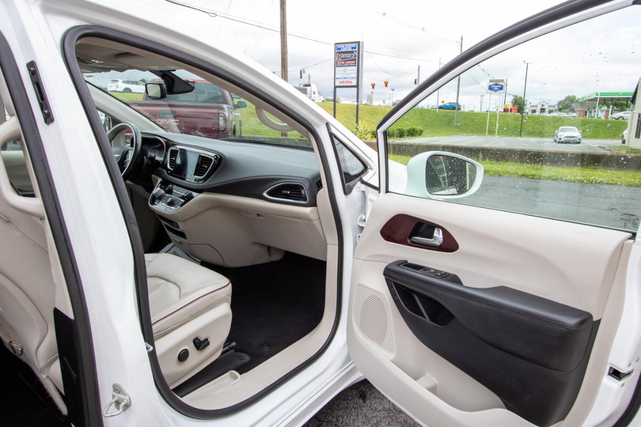 Chrysler Pacifica Limited FWD 2019
