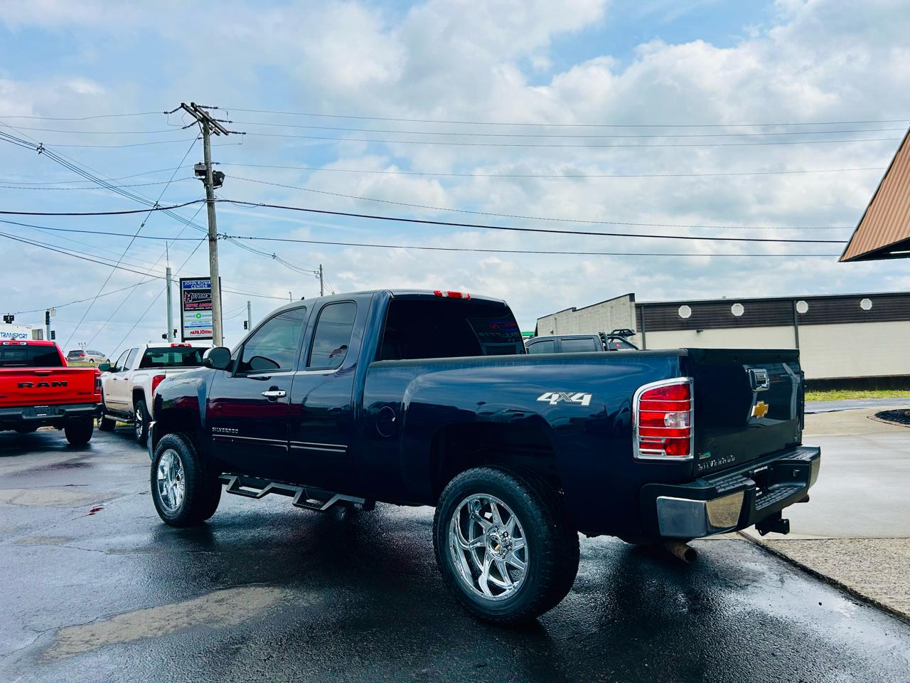 Chevrolet Silverado 1500 4WD Ext Cab 143.5" LT 2012