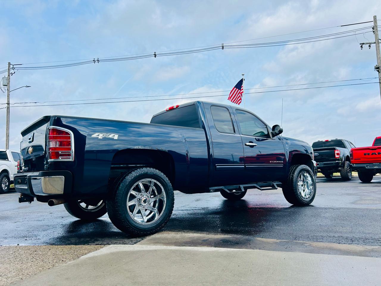 Chevrolet Silverado 1500 4WD Ext Cab 143.5" LT 2012