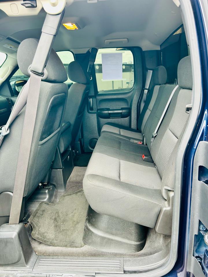 Chevrolet Silverado 1500 4WD Ext Cab 143.5" LT 2012