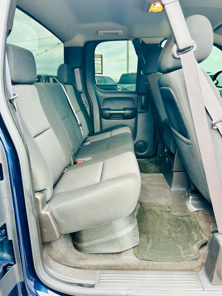 Chevrolet Silverado 1500 4WD Ext Cab 143.5" LT 2012