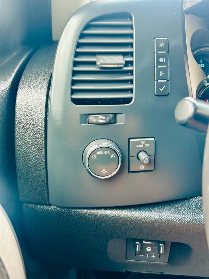 Chevrolet Silverado 1500 4WD Crew Cab 143.5" LT 2009