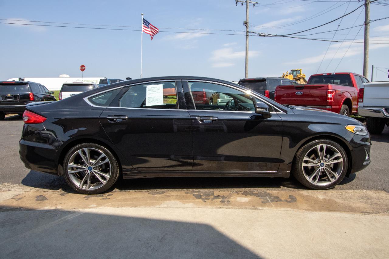 Ford Fusion Titanium FWD 2019