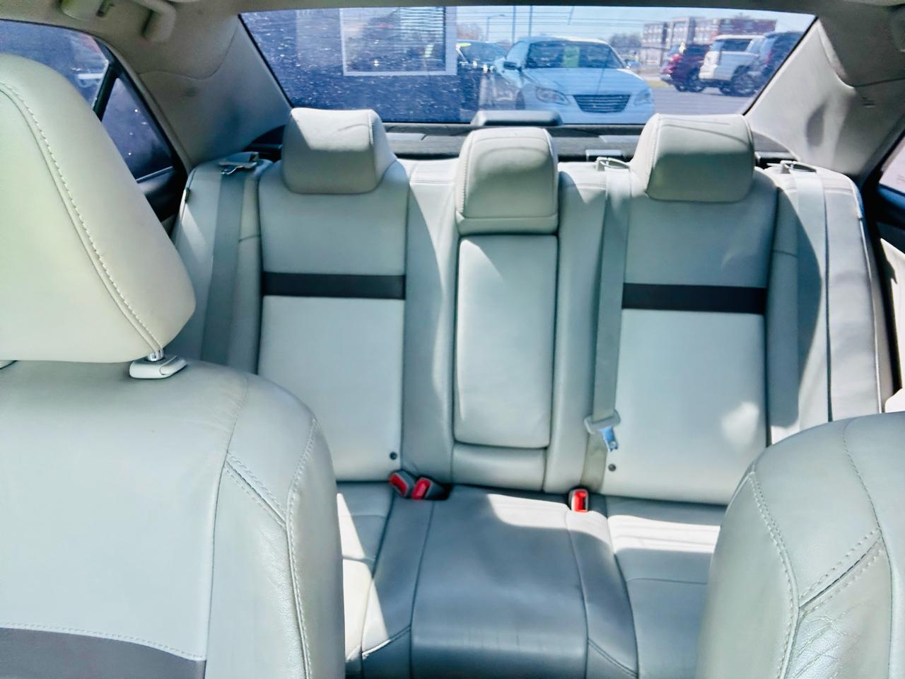 Toyota Camry 4dr Sdn SE Auto V6 2012