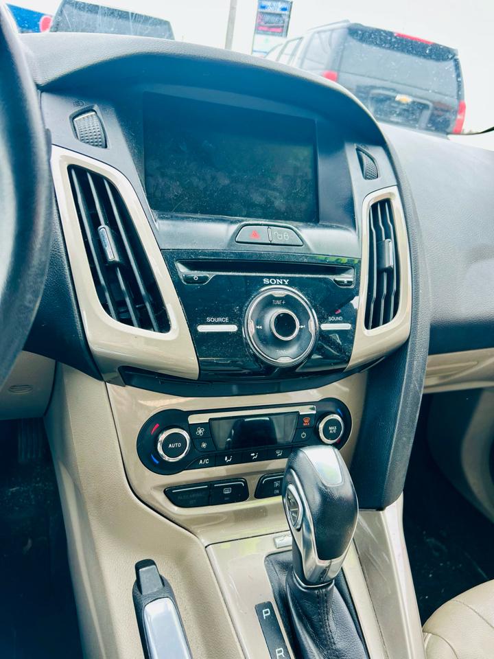 Ford Focus 4dr Sdn SEL 2012