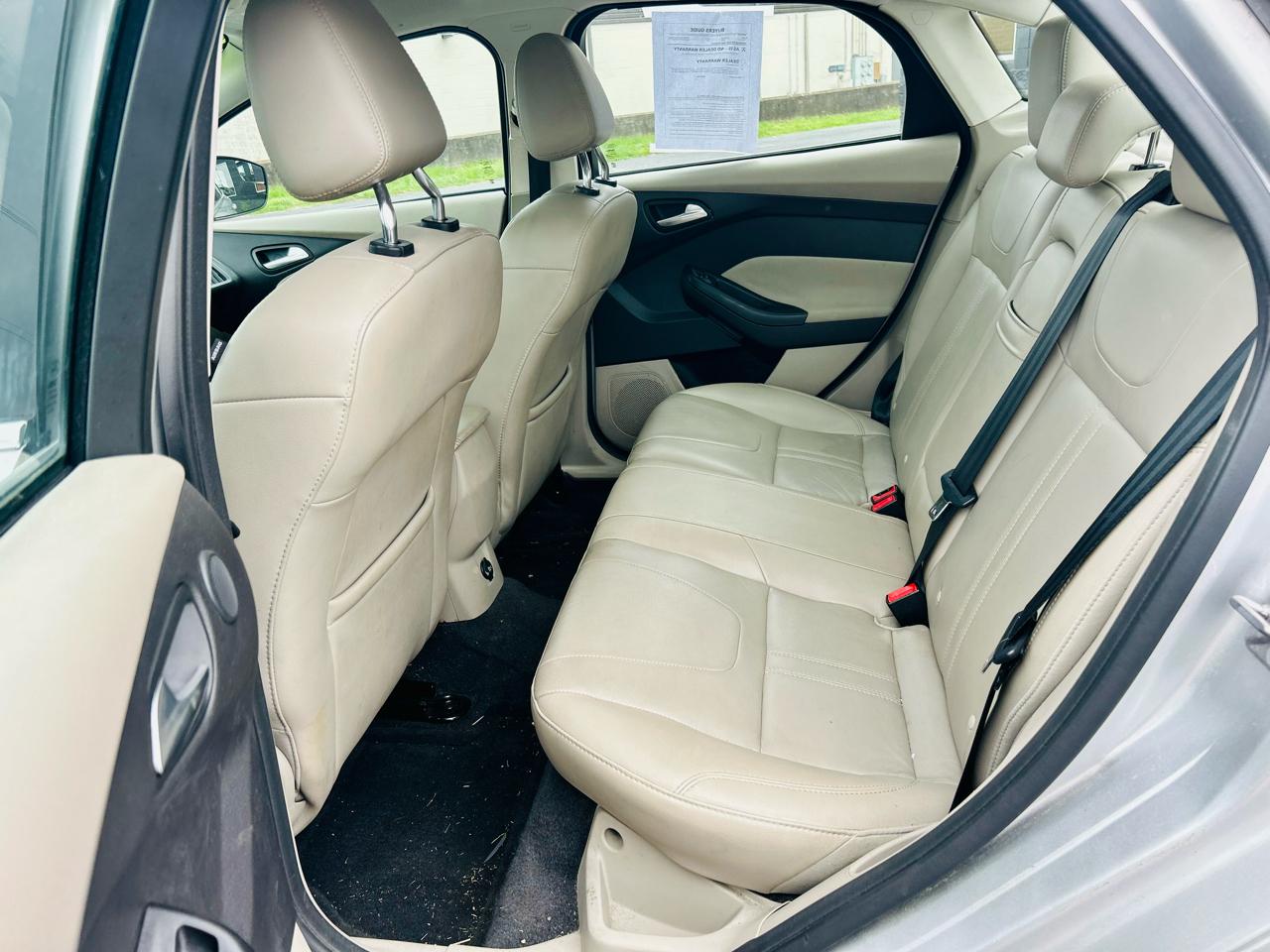 Ford Focus 4dr Sdn SEL 2012