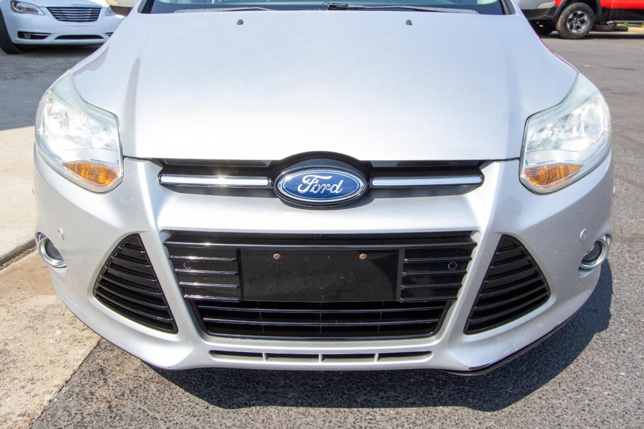 Ford Focus 4dr Sdn SEL 2012