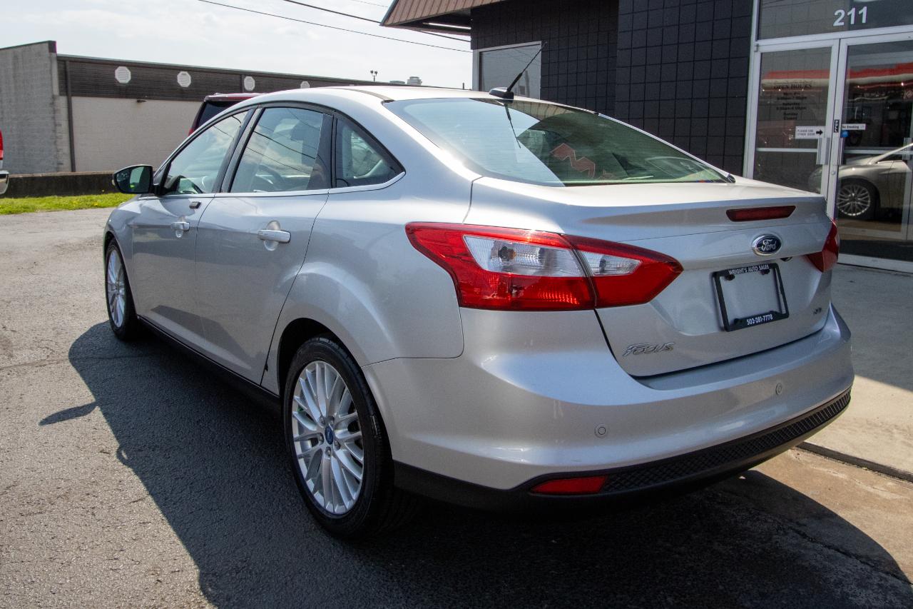 Ford Focus 4dr Sdn SEL 2012