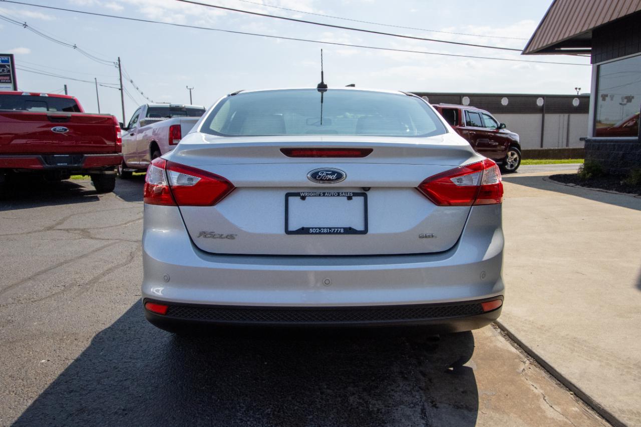 Ford Focus 4dr Sdn SEL 2012